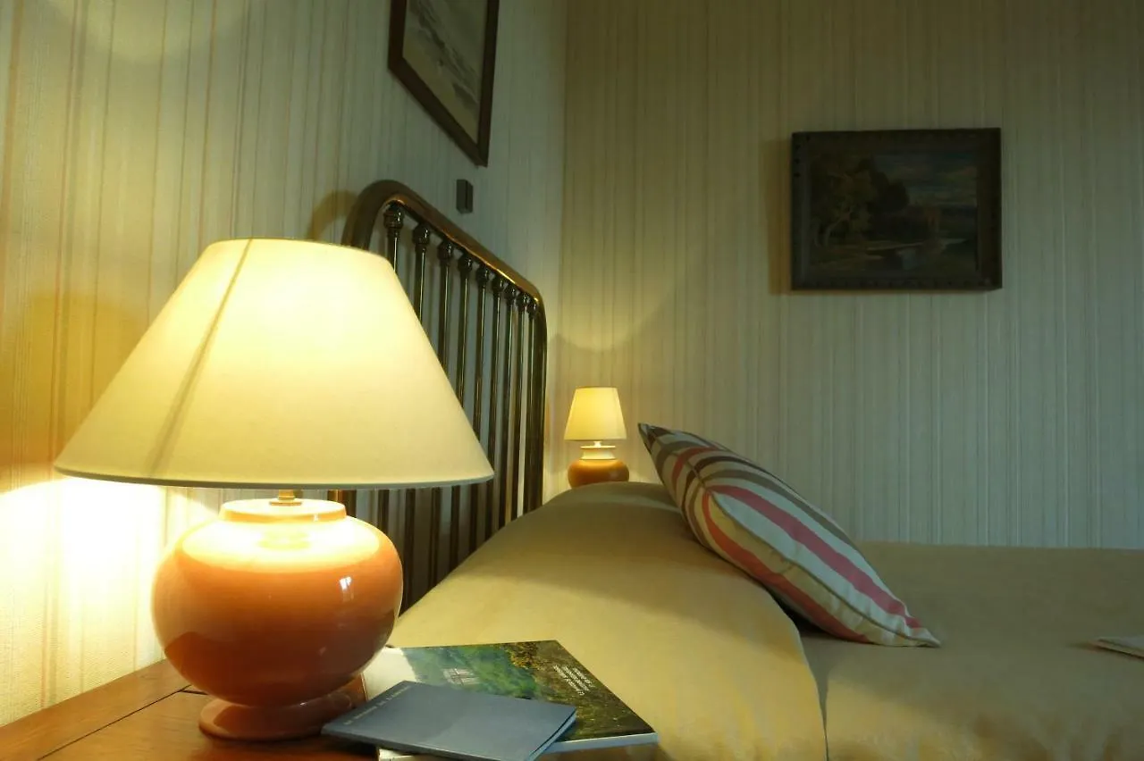 Nocleg ze śniadaniem Chambres D'Hotes Du Manoir De Suguensou Audierne